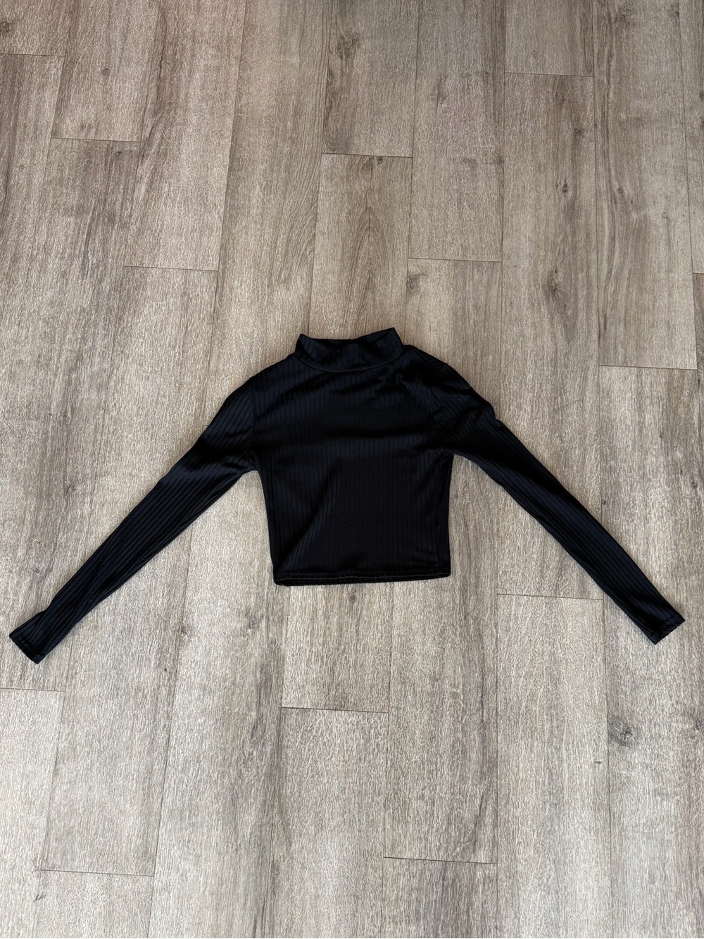PrettyLittleThing Black Ribbed Long Sleeve Crop Top